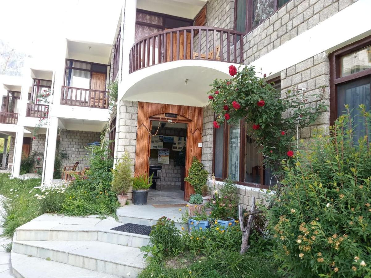 Tourist Hotel 10 Minutes Walking Distance From The Mall Manāli Dış mekan fotoğraf