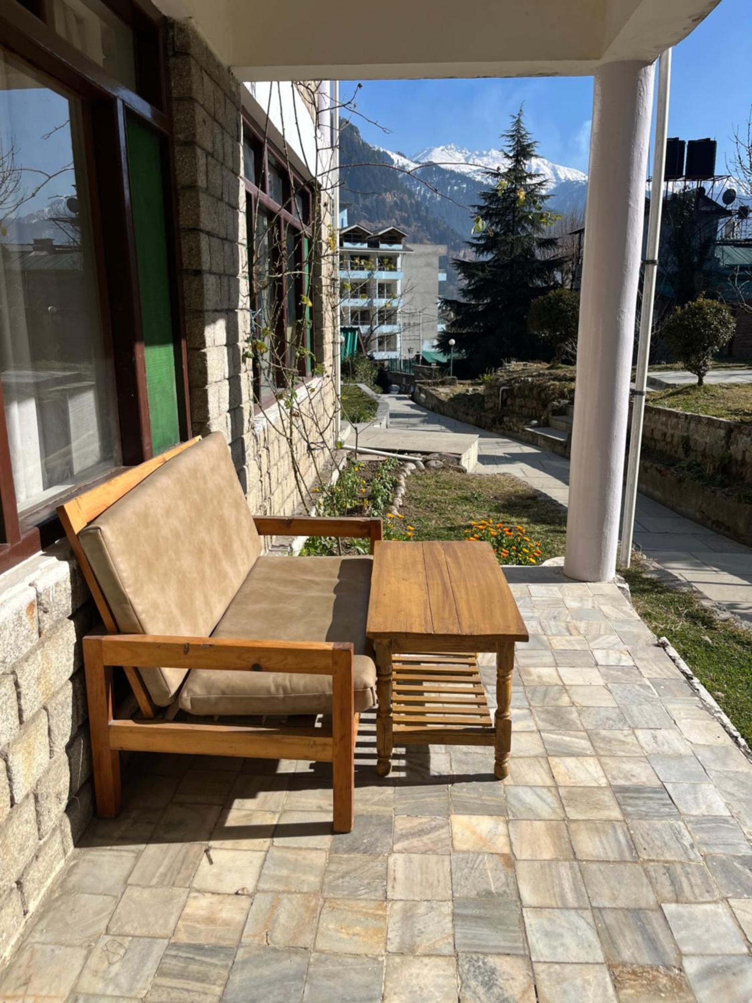 Tourist Hotel 10 Minutes Walking Distance From The Mall Manāli Dış mekan fotoğraf