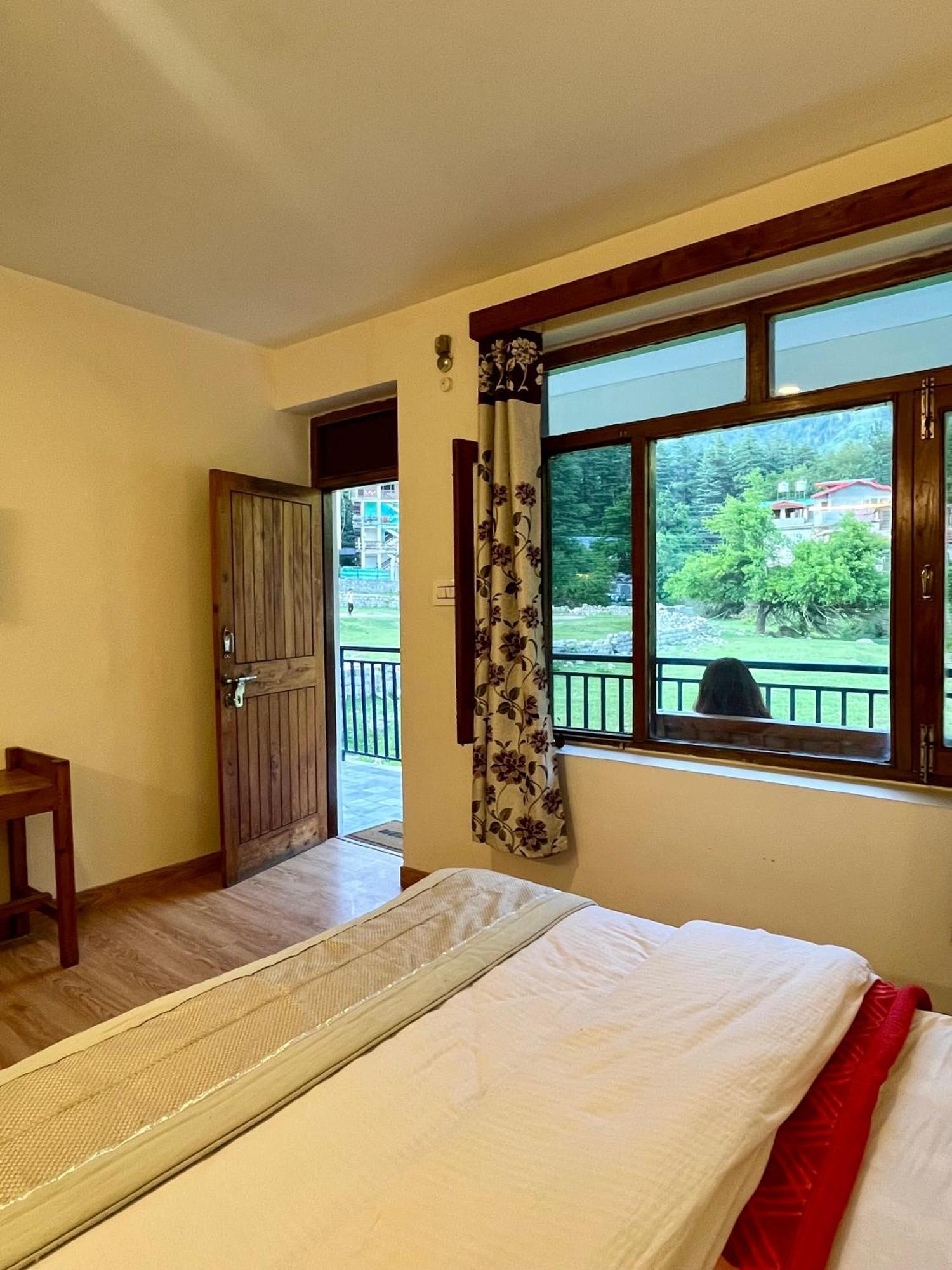 Tourist Hotel 10 Minutes Walking Distance From The Mall Manāli Dış mekan fotoğraf