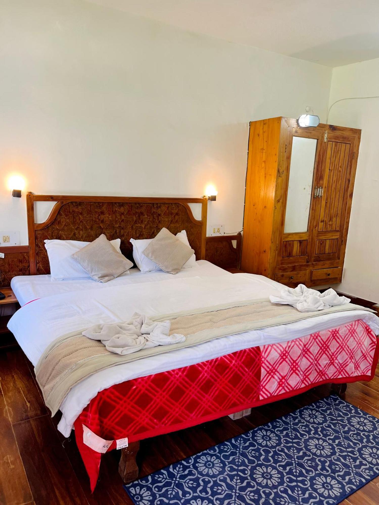 Tourist Hotel 10 Minutes Walking Distance From The Mall Manāli Dış mekan fotoğraf