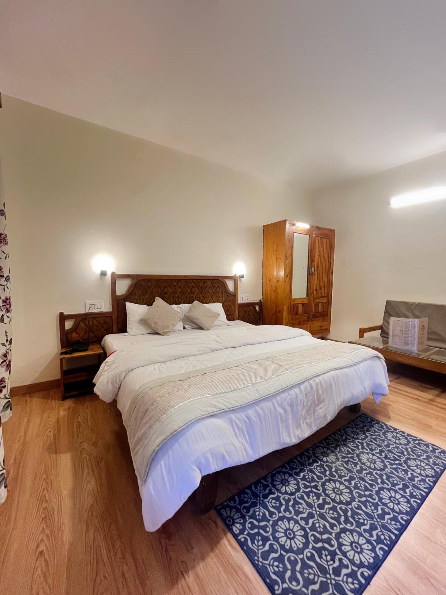 Tourist Hotel 10 Minutes Walking Distance From The Mall Manāli Dış mekan fotoğraf