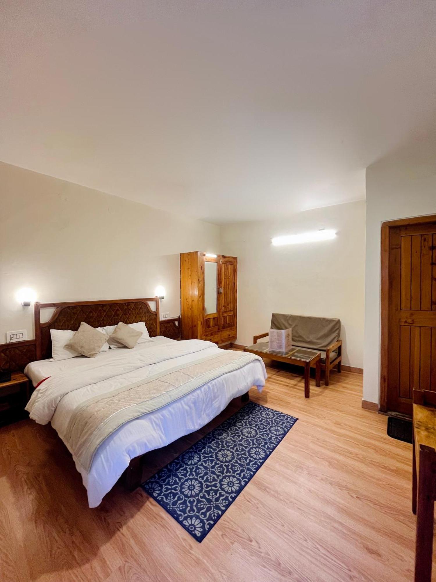 Tourist Hotel 10 Minutes Walking Distance From The Mall Manāli Dış mekan fotoğraf