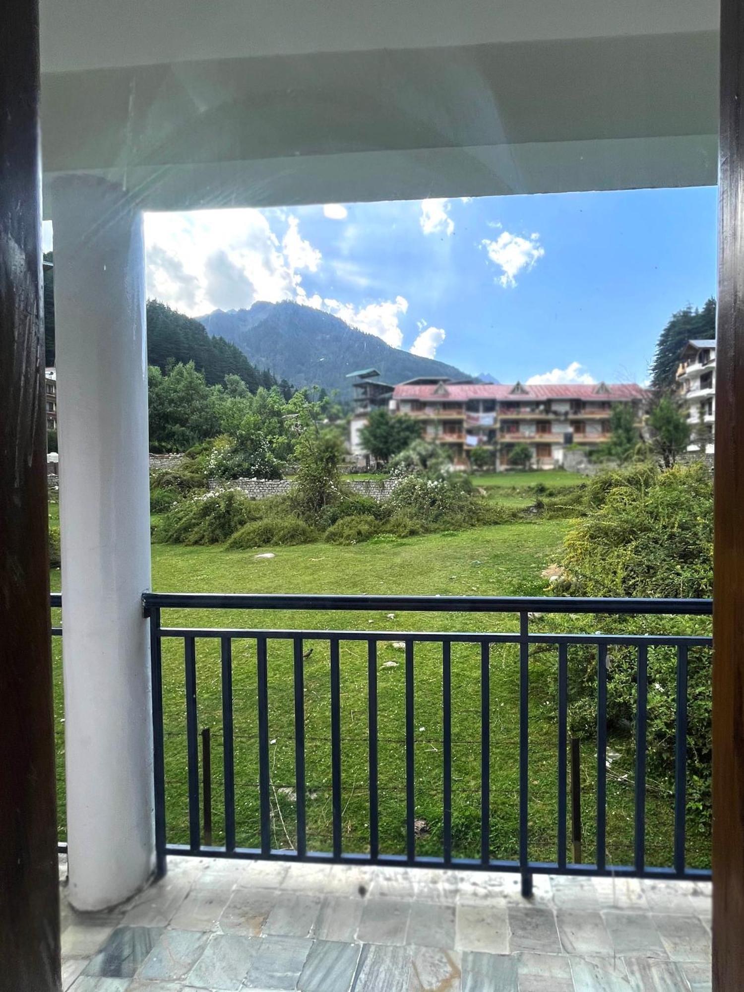 Tourist Hotel 10 Minutes Walking Distance From The Mall Manāli Dış mekan fotoğraf