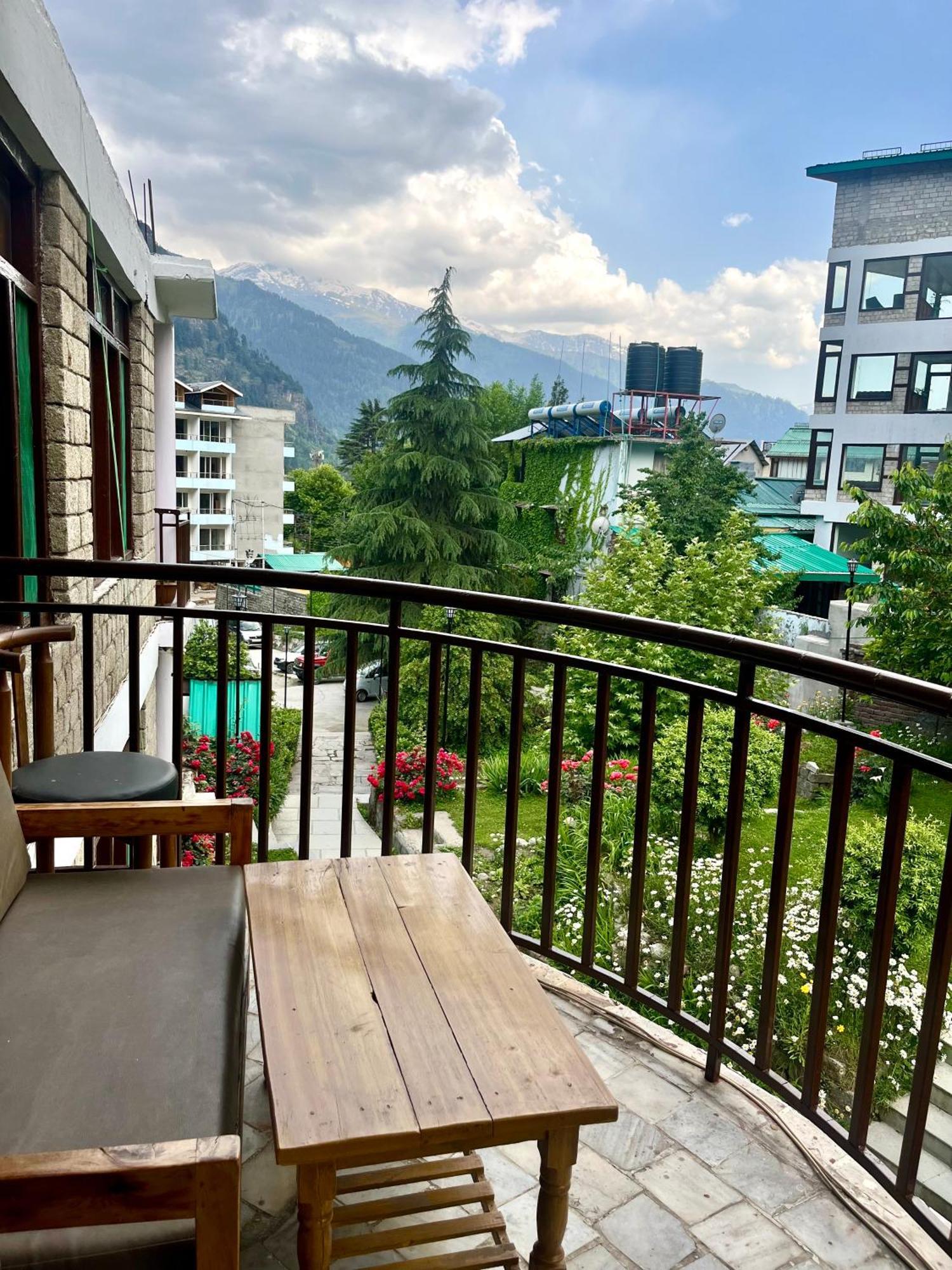 Tourist Hotel 10 Minutes Walking Distance From The Mall Manāli Dış mekan fotoğraf