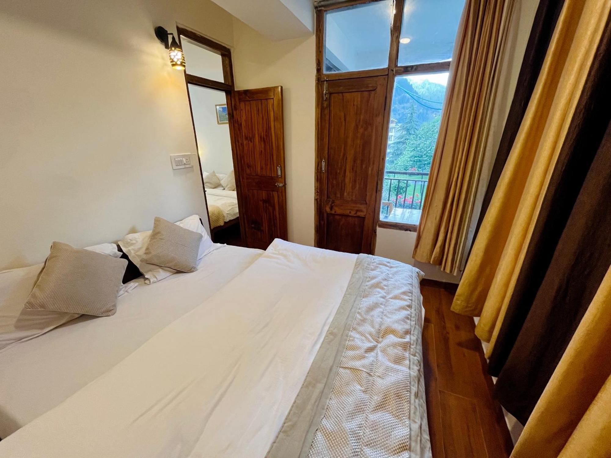 Tourist Hotel 10 Minutes Walking Distance From The Mall Manāli Dış mekan fotoğraf