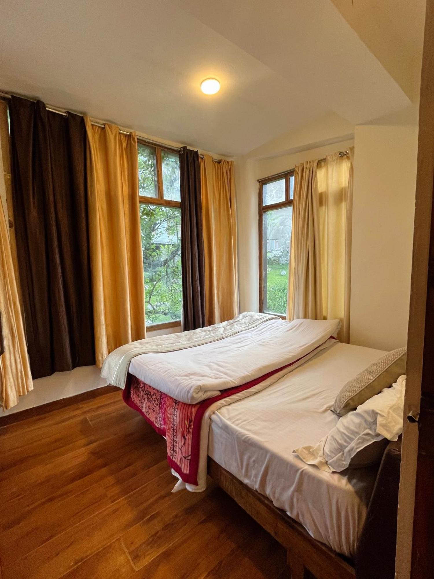 Tourist Hotel 10 Minutes Walking Distance From The Mall Manāli Dış mekan fotoğraf