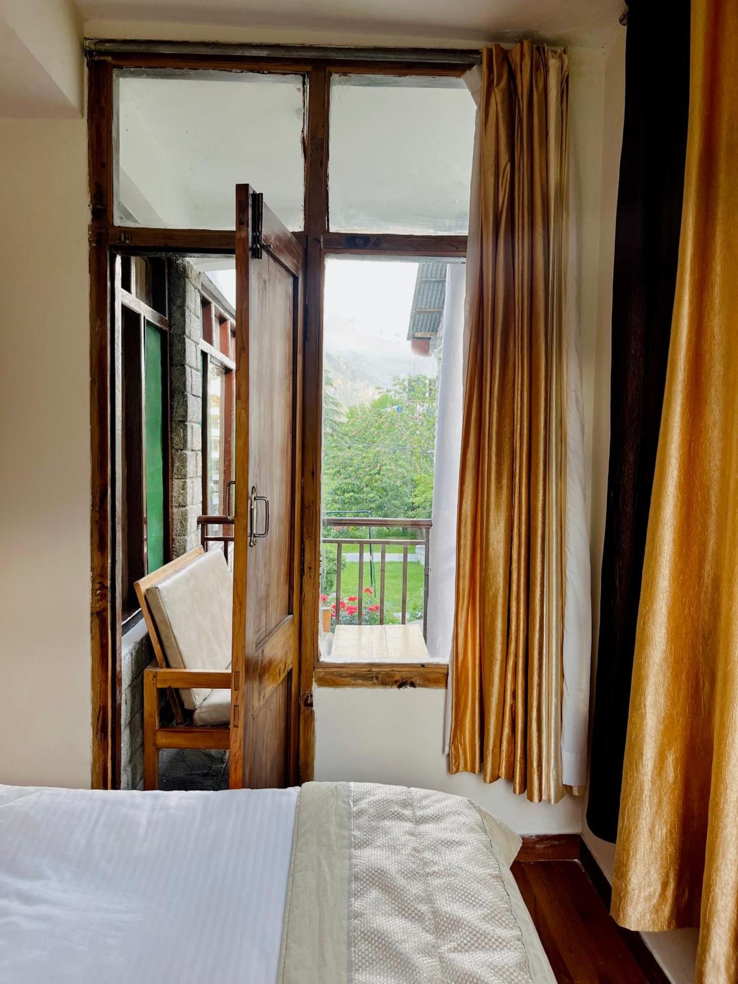 Tourist Hotel 10 Minutes Walking Distance From The Mall Manāli Dış mekan fotoğraf