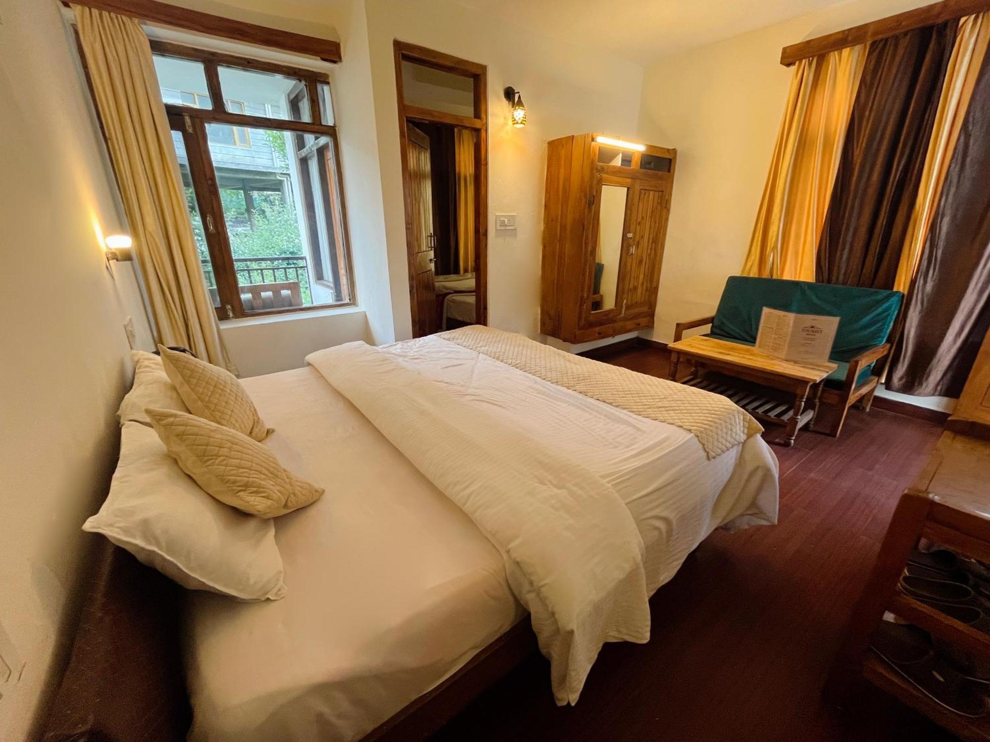 Tourist Hotel 10 Minutes Walking Distance From The Mall Manāli Dış mekan fotoğraf