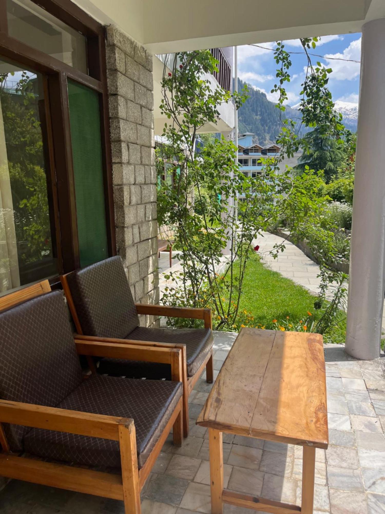 Tourist Hotel 10 Minutes Walking Distance From The Mall Manāli Dış mekan fotoğraf