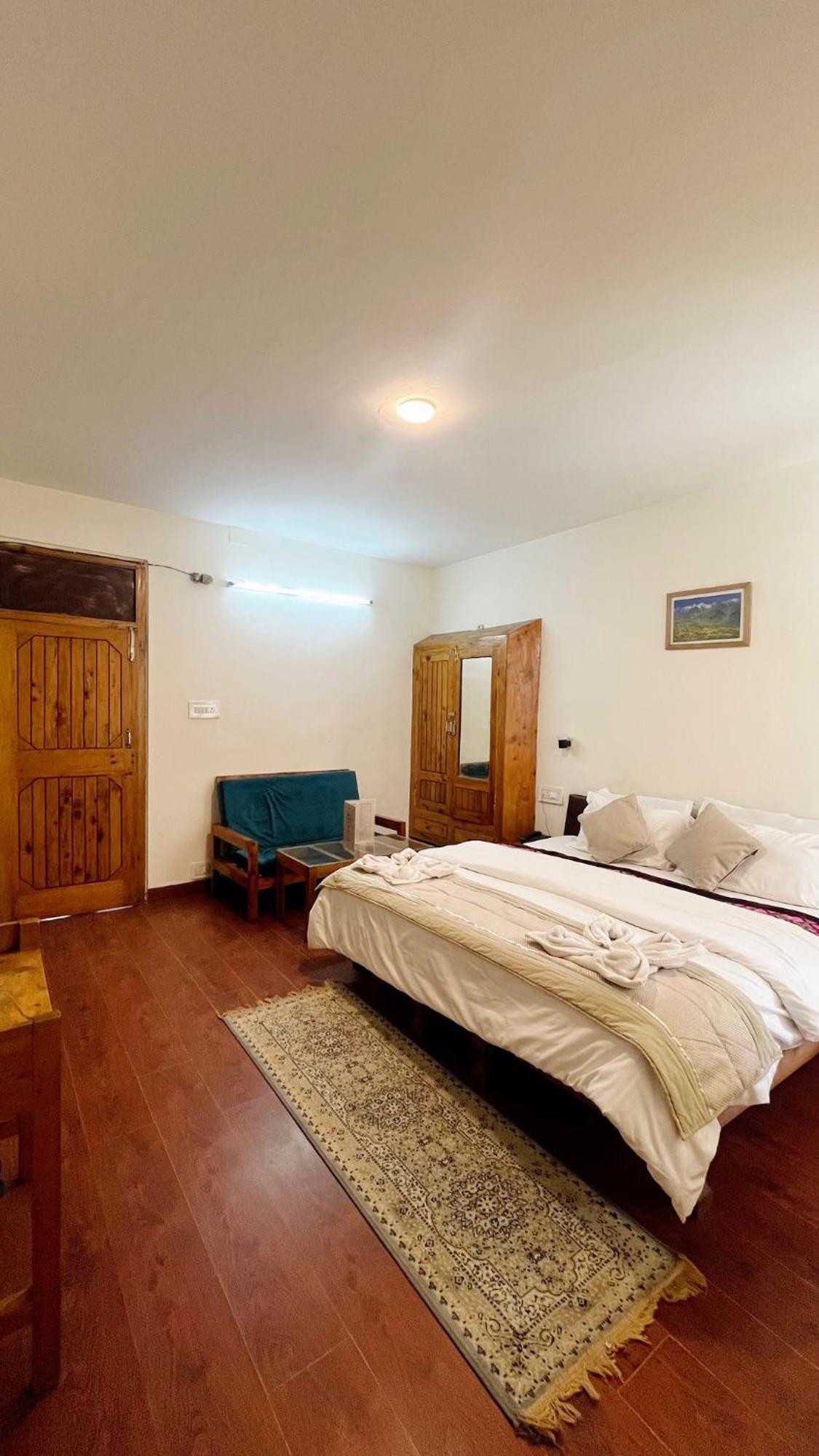 Tourist Hotel 10 Minutes Walking Distance From The Mall Manāli Dış mekan fotoğraf