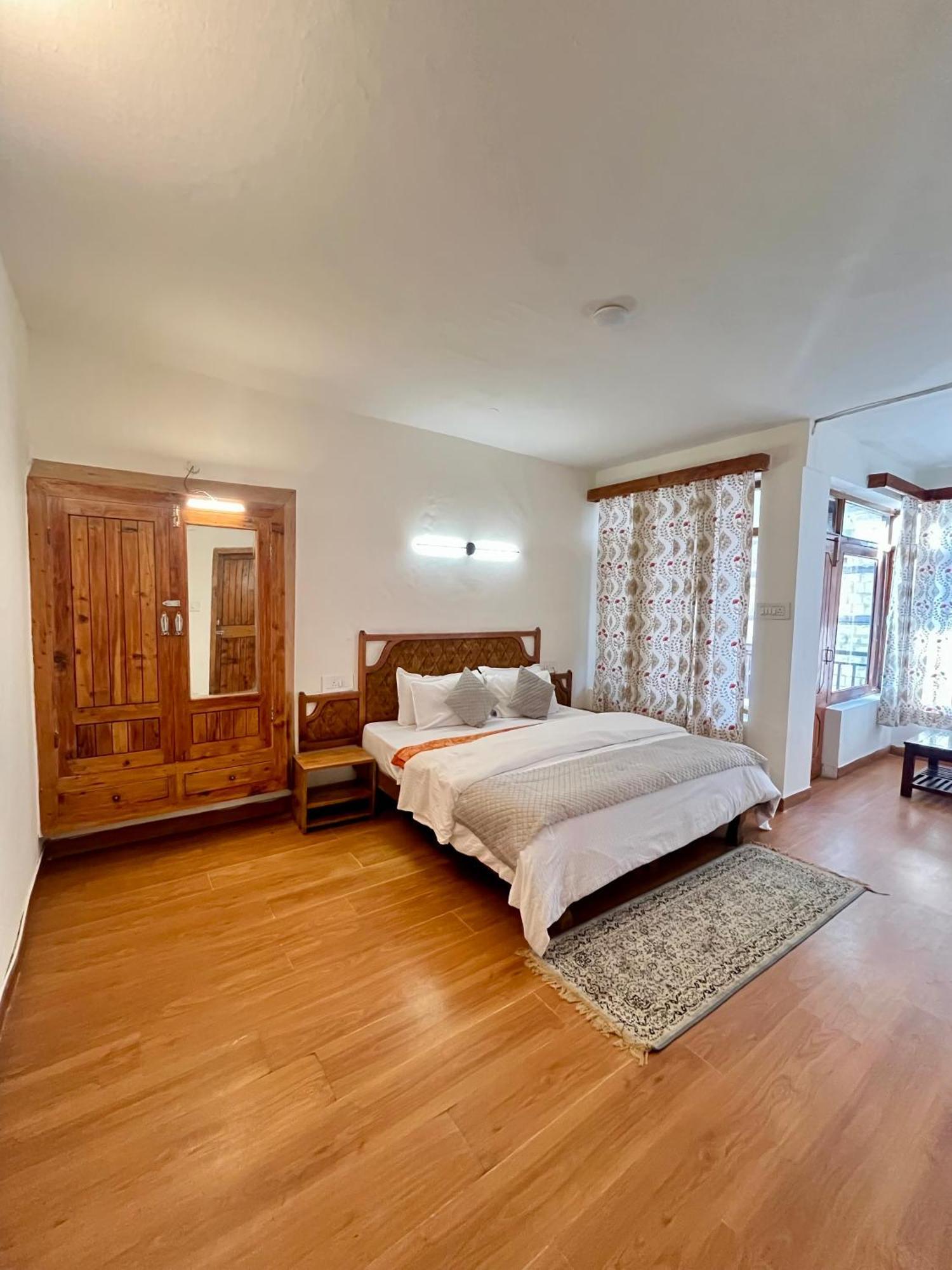 Tourist Hotel 10 Minutes Walking Distance From The Mall Manāli Dış mekan fotoğraf