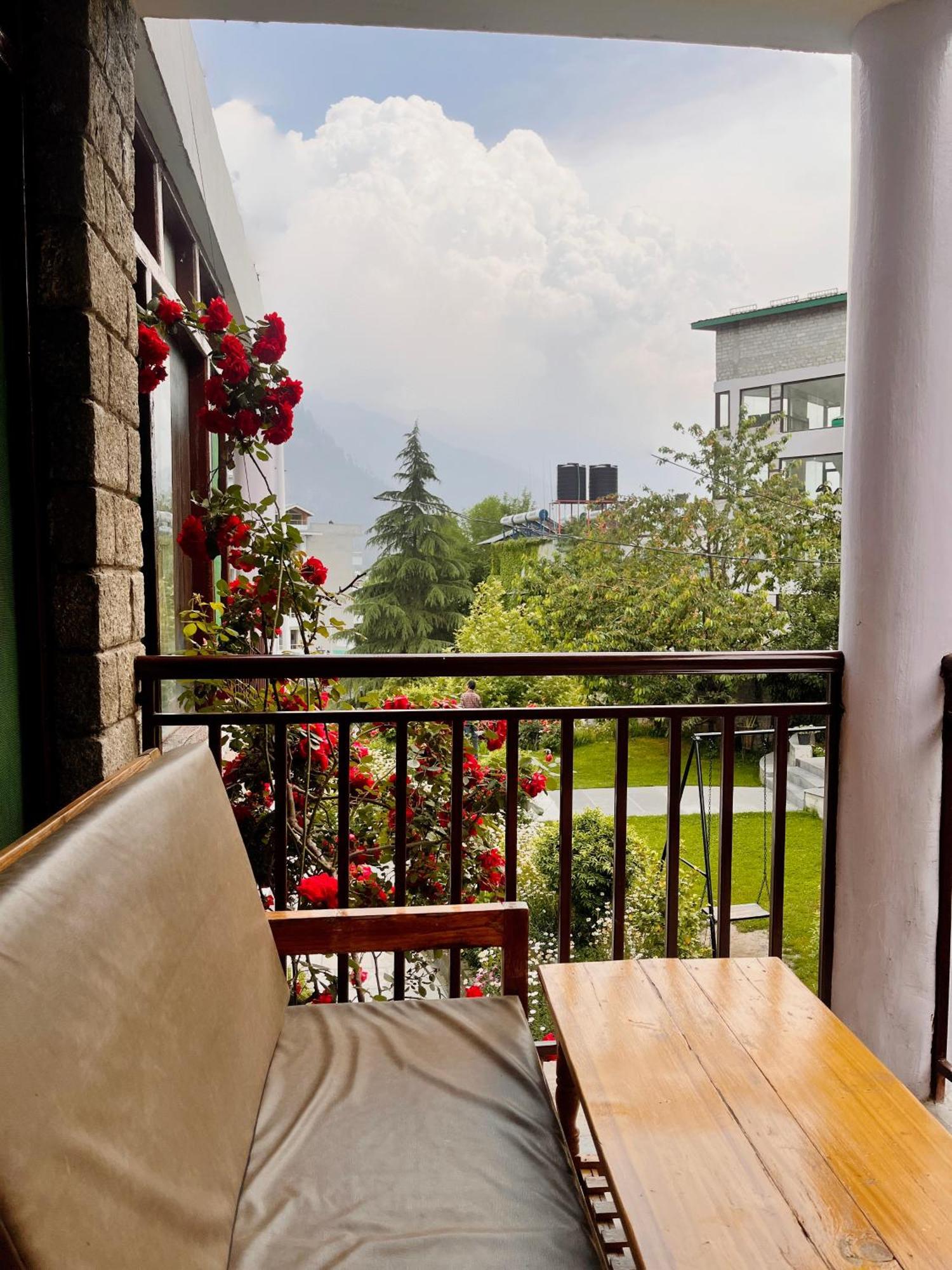 Tourist Hotel 10 Minutes Walking Distance From The Mall Manāli Dış mekan fotoğraf
