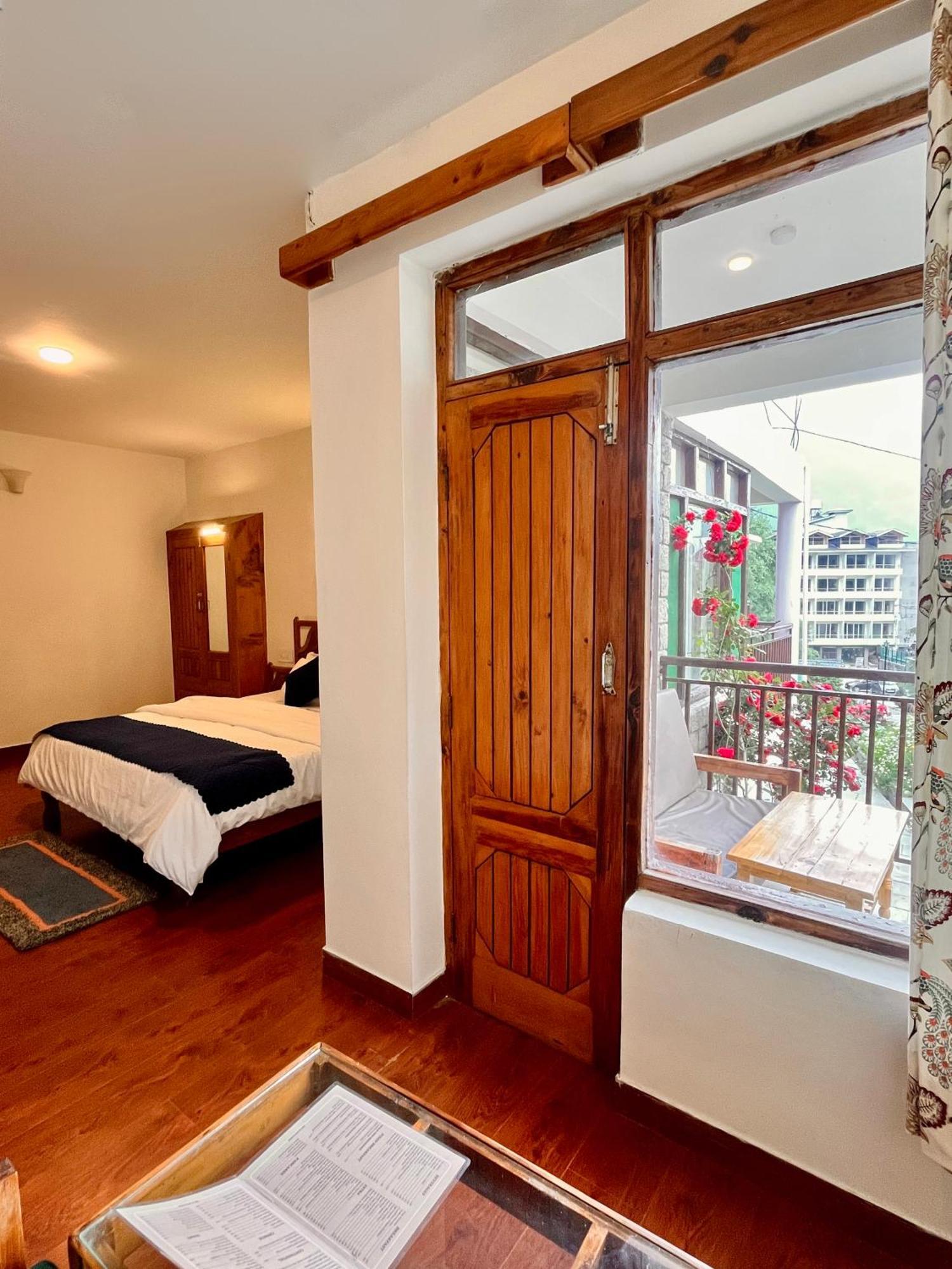 Tourist Hotel 10 Minutes Walking Distance From The Mall Manāli Dış mekan fotoğraf
