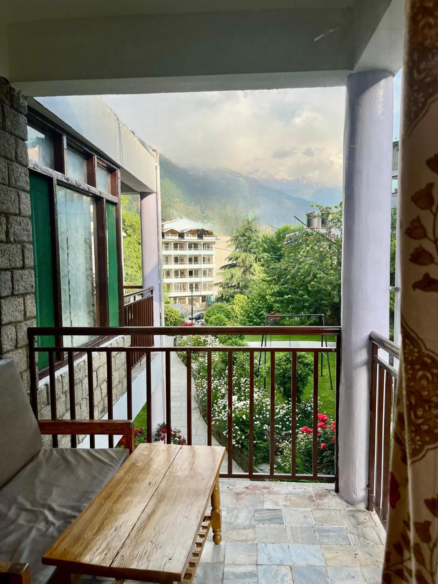 Tourist Hotel 10 Minutes Walking Distance From The Mall Manāli Dış mekan fotoğraf