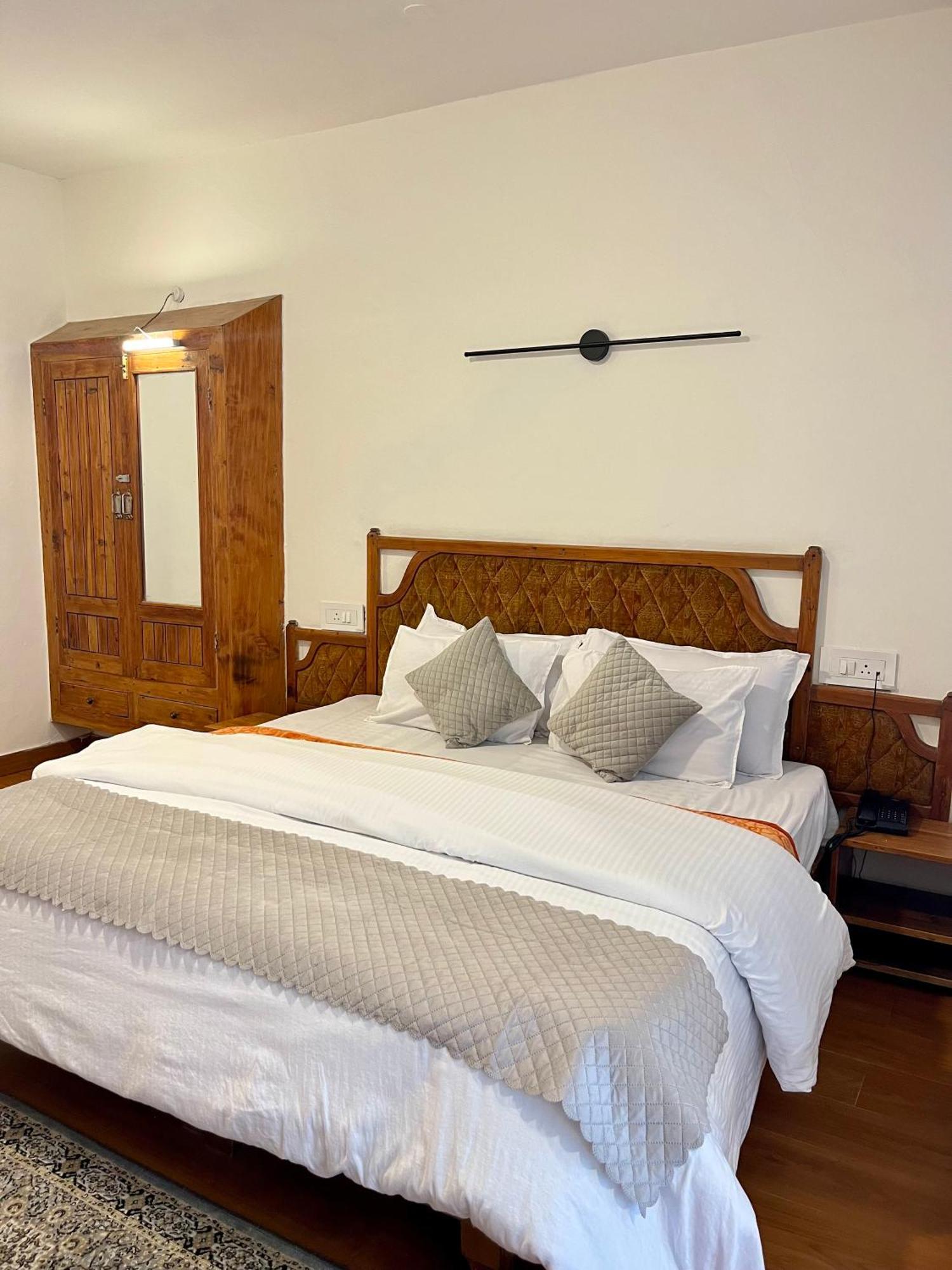 Tourist Hotel 10 Minutes Walking Distance From The Mall Manāli Dış mekan fotoğraf