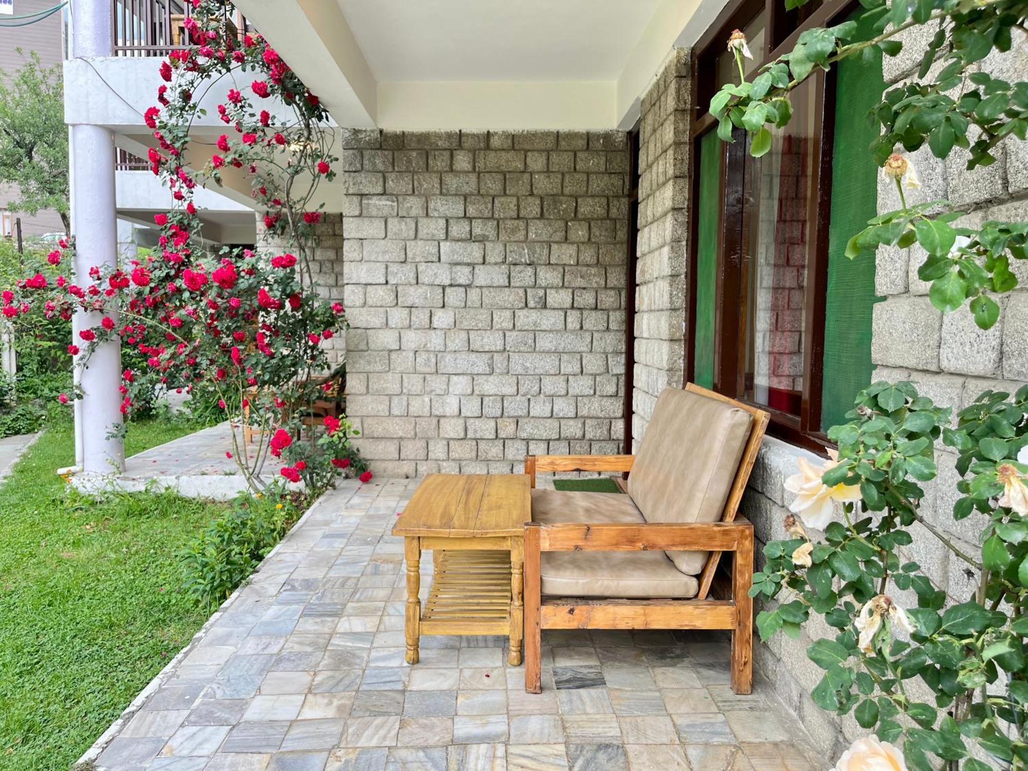 Tourist Hotel 10 Minutes Walking Distance From The Mall Manāli Dış mekan fotoğraf