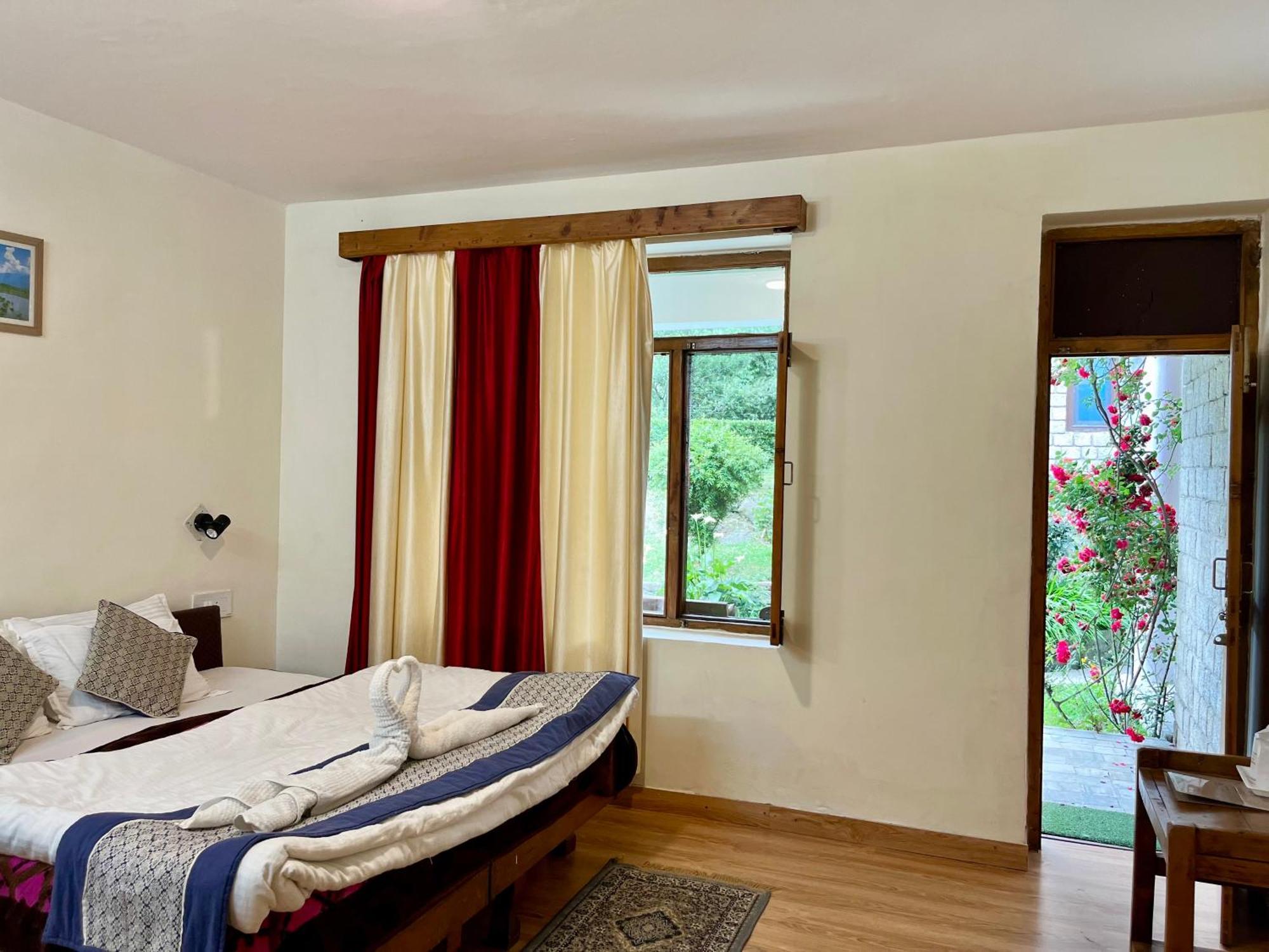 Tourist Hotel 10 Minutes Walking Distance From The Mall Manāli Dış mekan fotoğraf